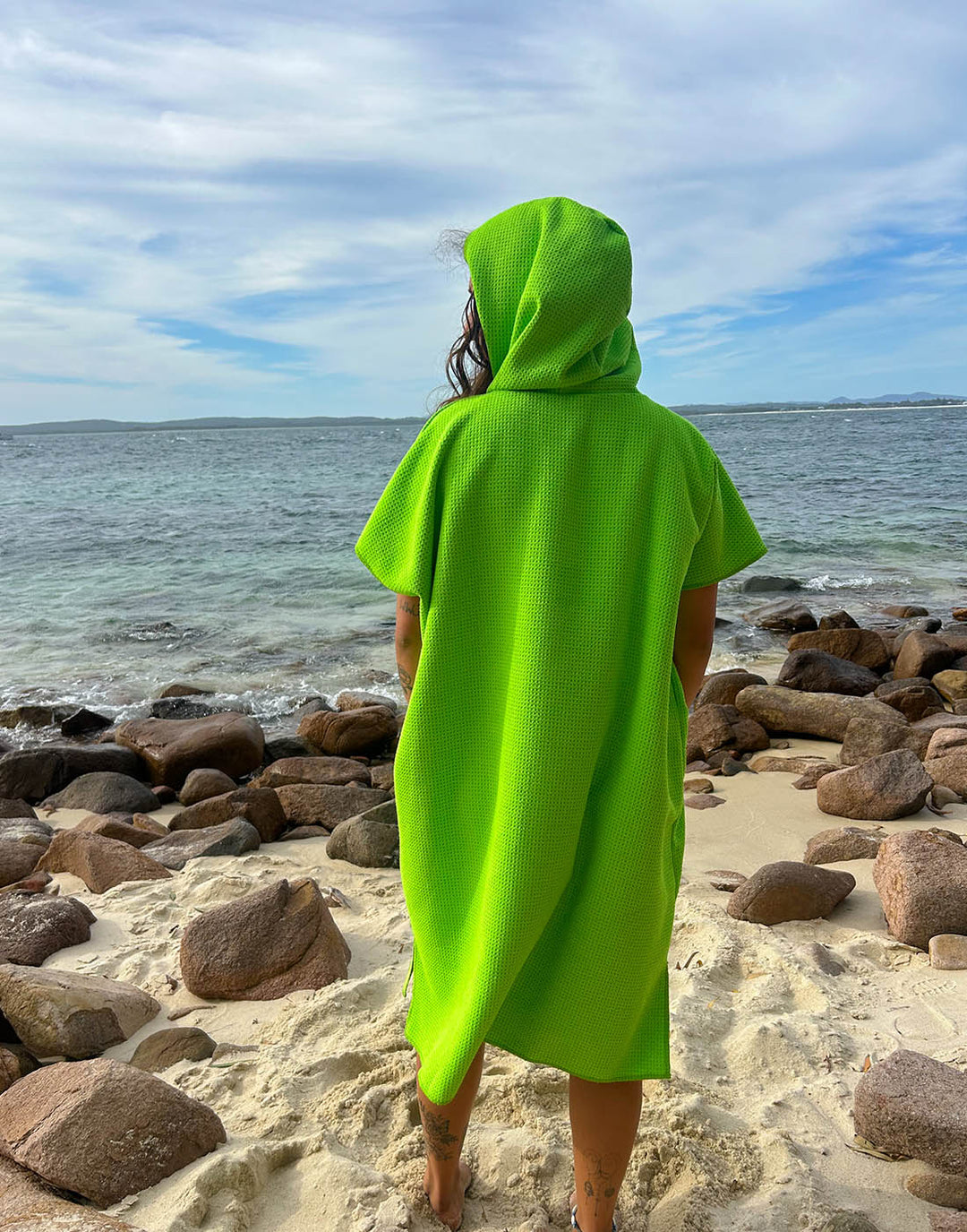 SAND FREE HOODED TOWEL